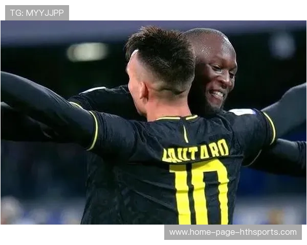 卢卡库门前半转身捅射制造极大危险，力压对手成就经典瞬间